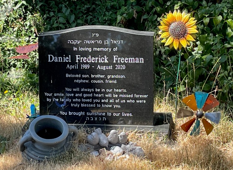 image of gravestone