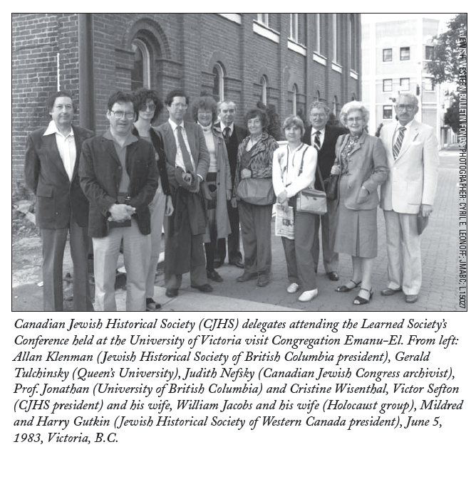 Gathering of delegates attending the Learned Society's Conference. William and Helen Jacobs and others shown