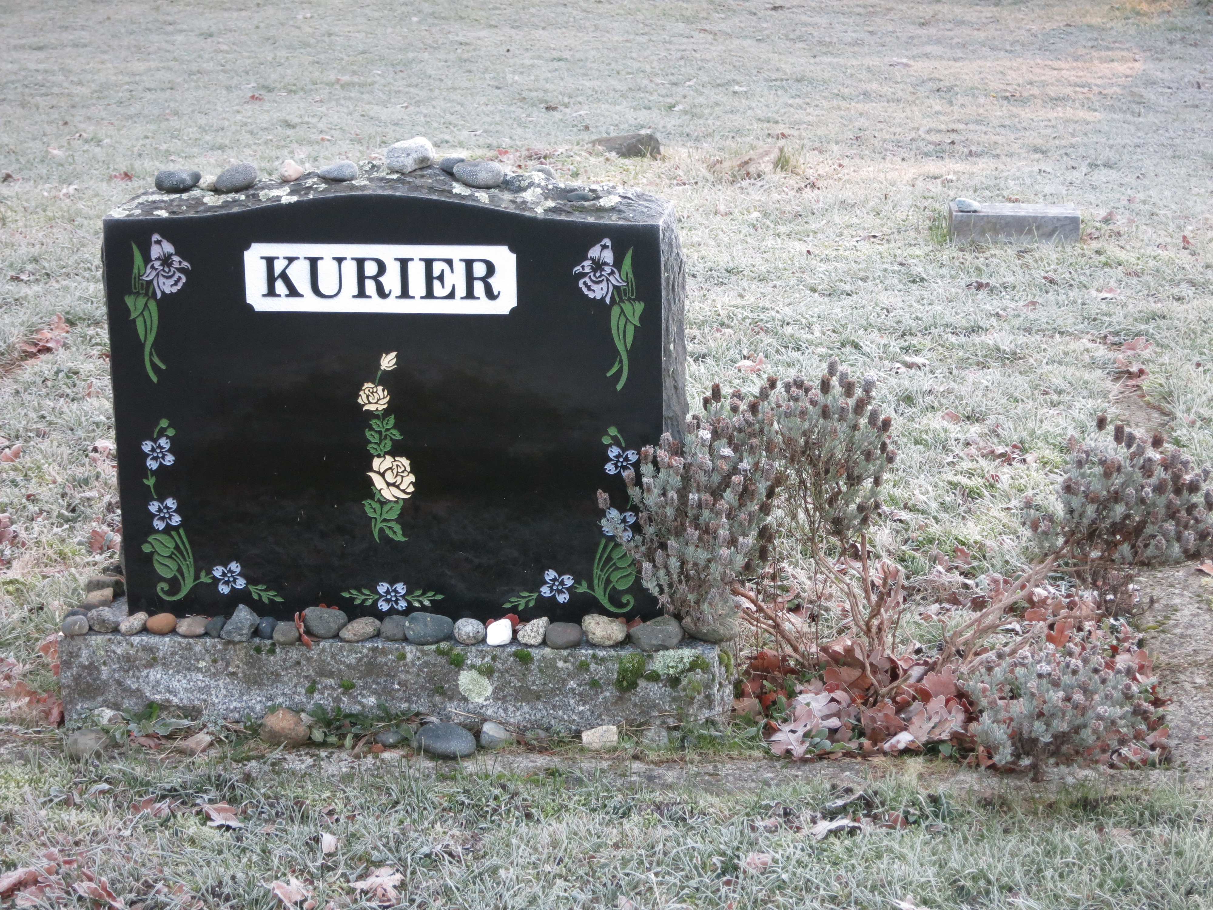 Kurier back of gravestone